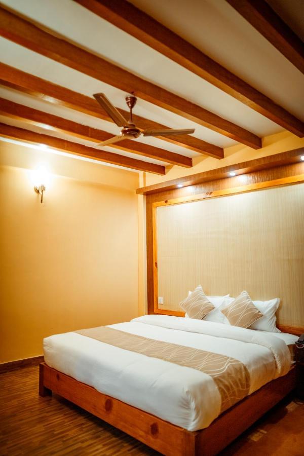 Paradise Boutique Hotel Pokhara Extérieur photo