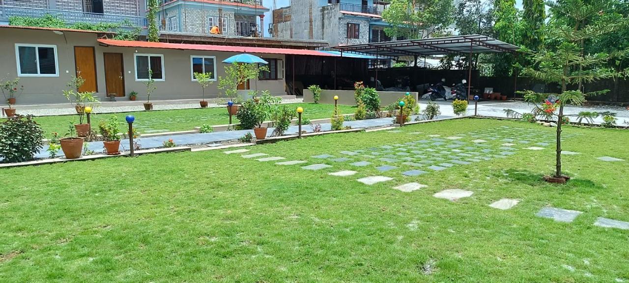 Paradise Boutique Hotel Pokhara Extérieur photo