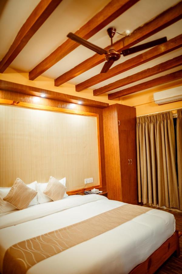 Paradise Boutique Hotel Pokhara Extérieur photo
