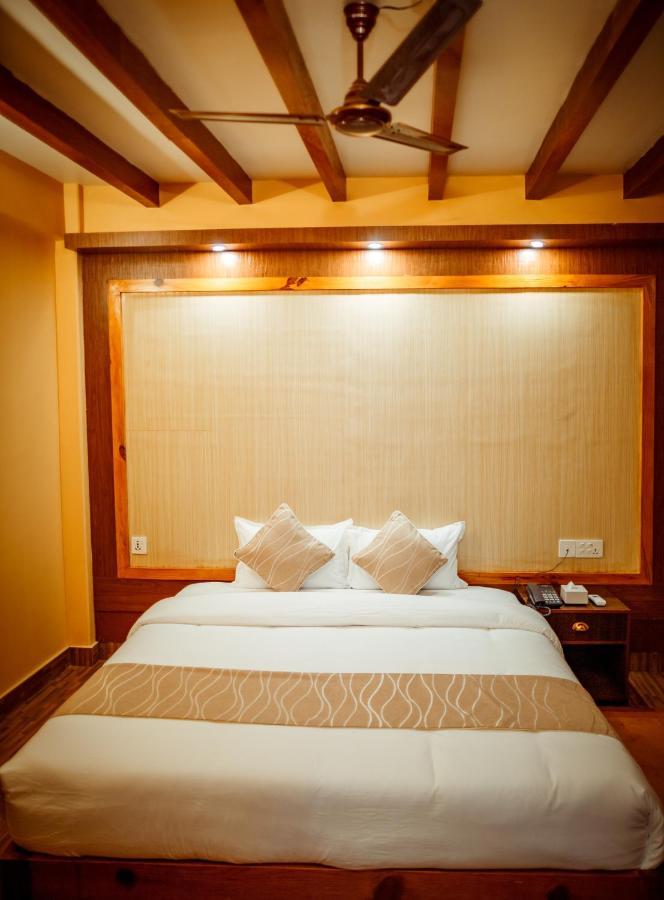 Paradise Boutique Hotel Pokhara Extérieur photo