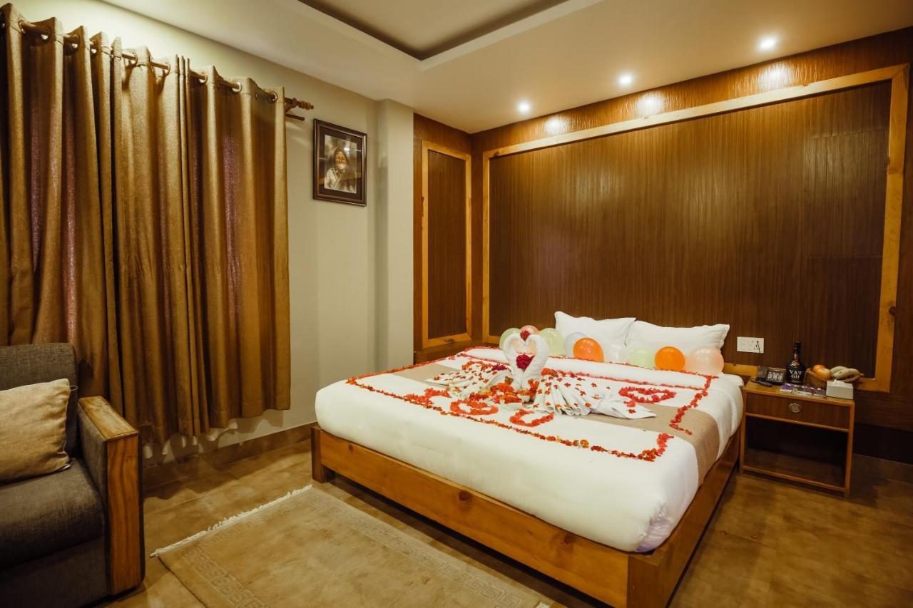 Paradise Boutique Hotel Pokhara Extérieur photo