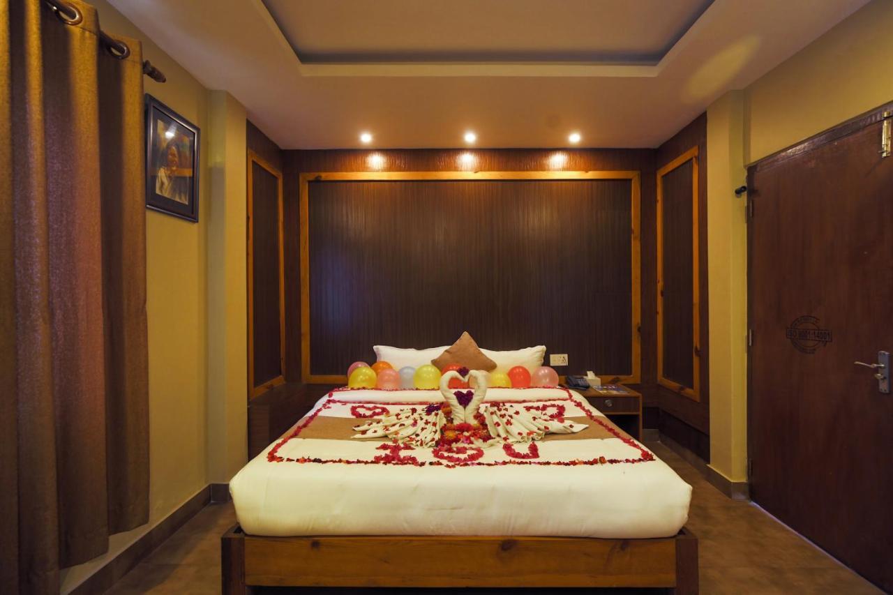 Paradise Boutique Hotel Pokhara Extérieur photo