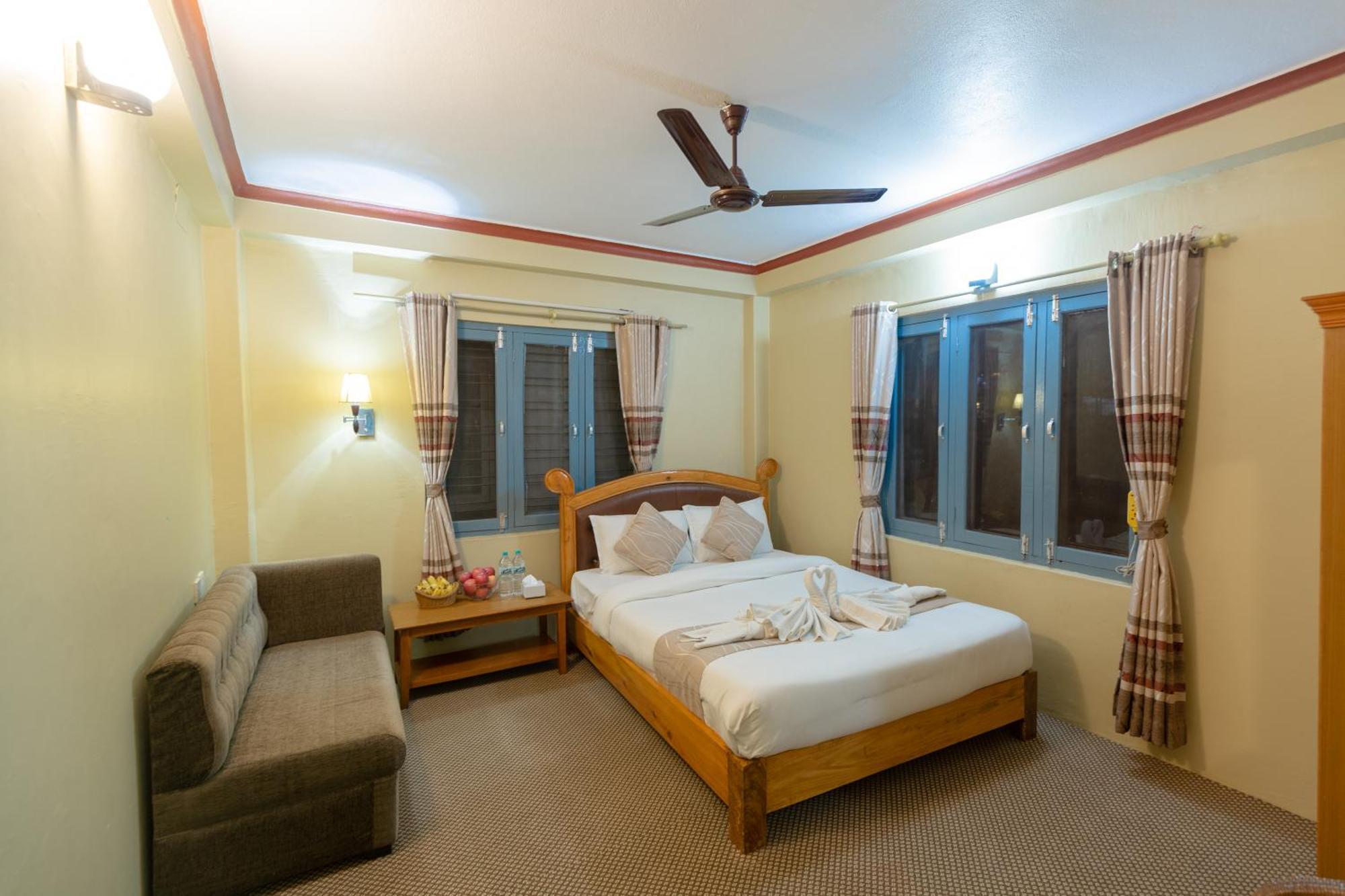 Paradise Boutique Hotel Pokhara Extérieur photo