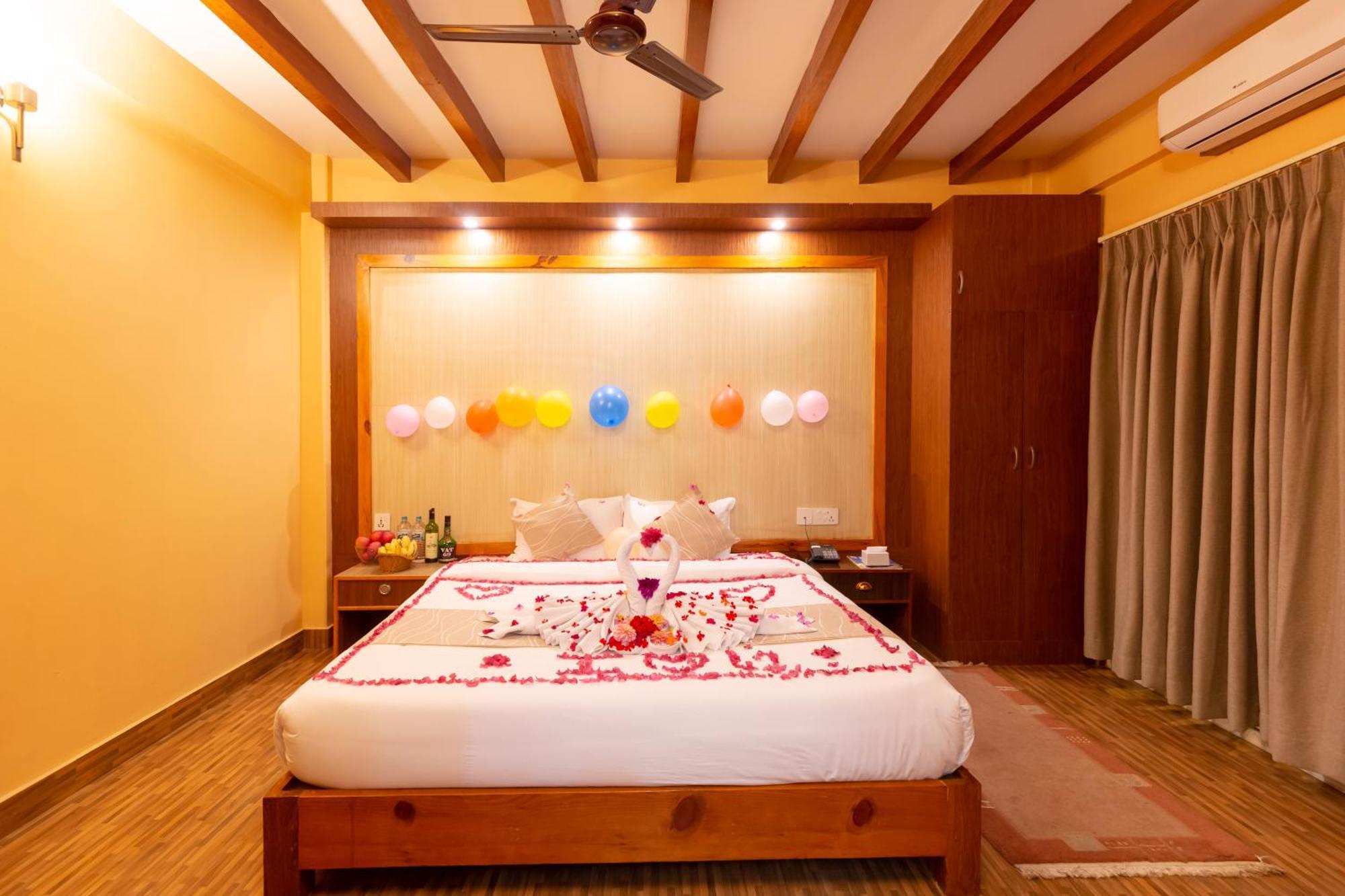 Paradise Boutique Hotel Pokhara Extérieur photo