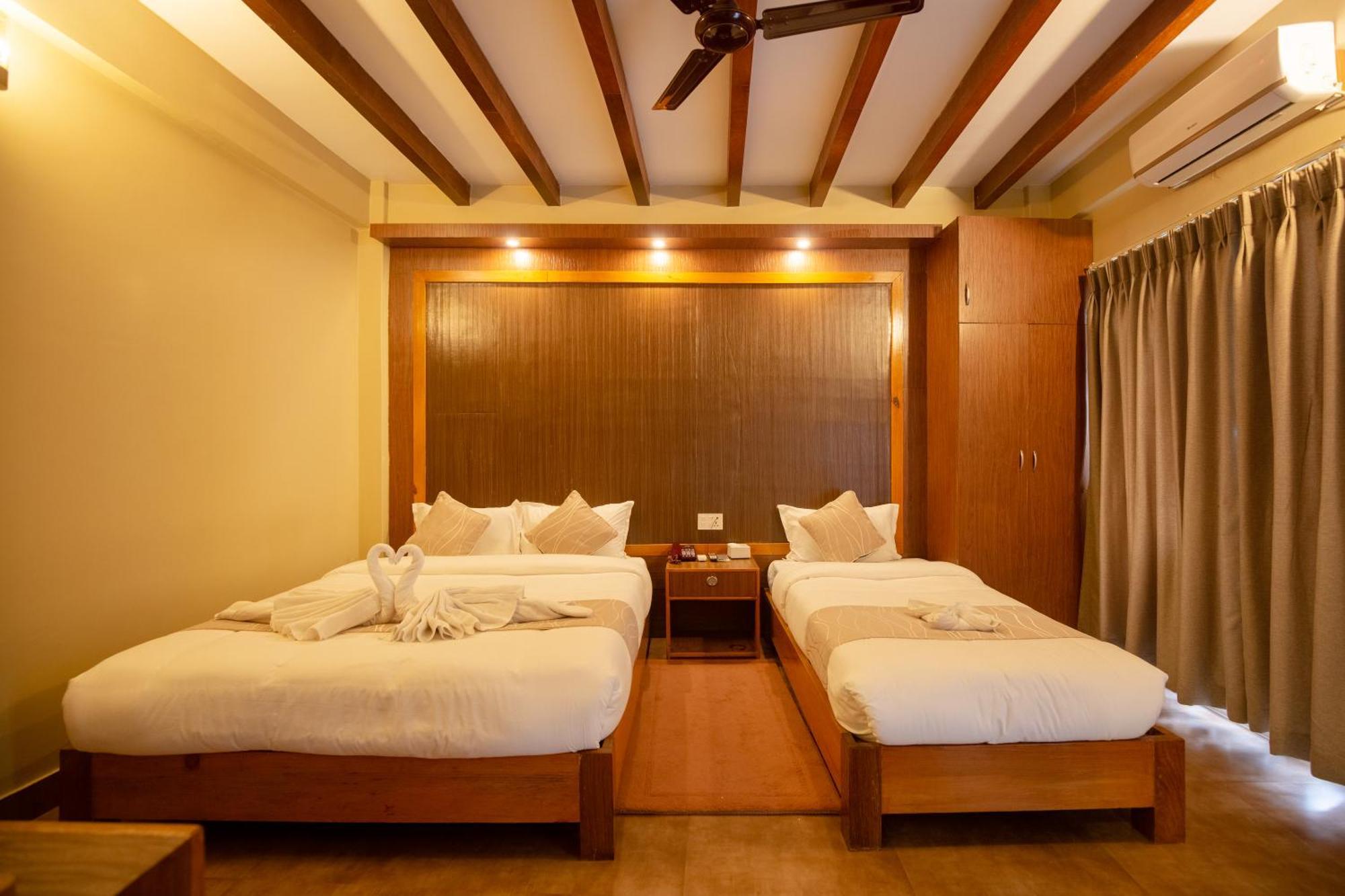Paradise Boutique Hotel Pokhara Extérieur photo