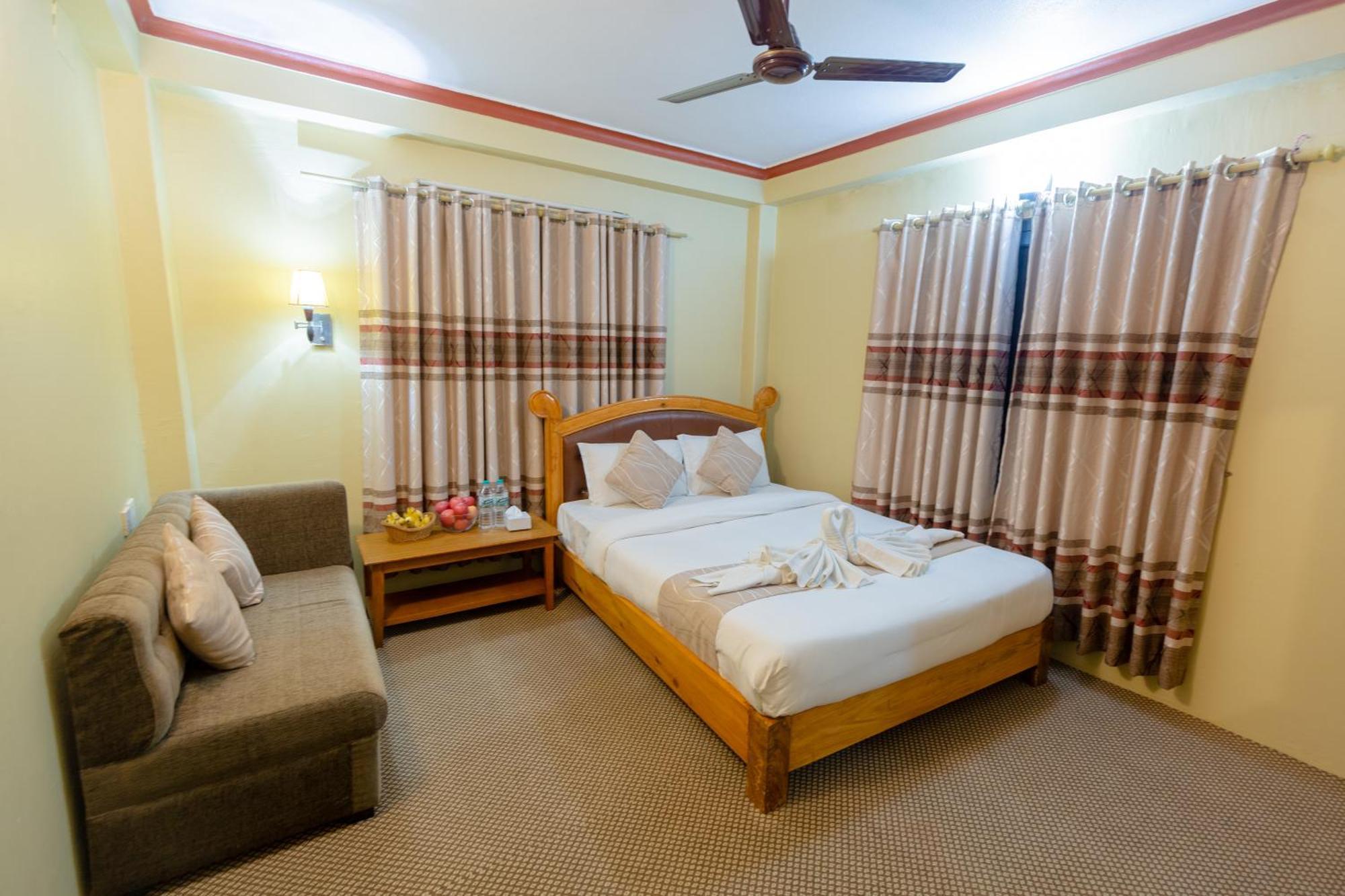 Paradise Boutique Hotel Pokhara Extérieur photo