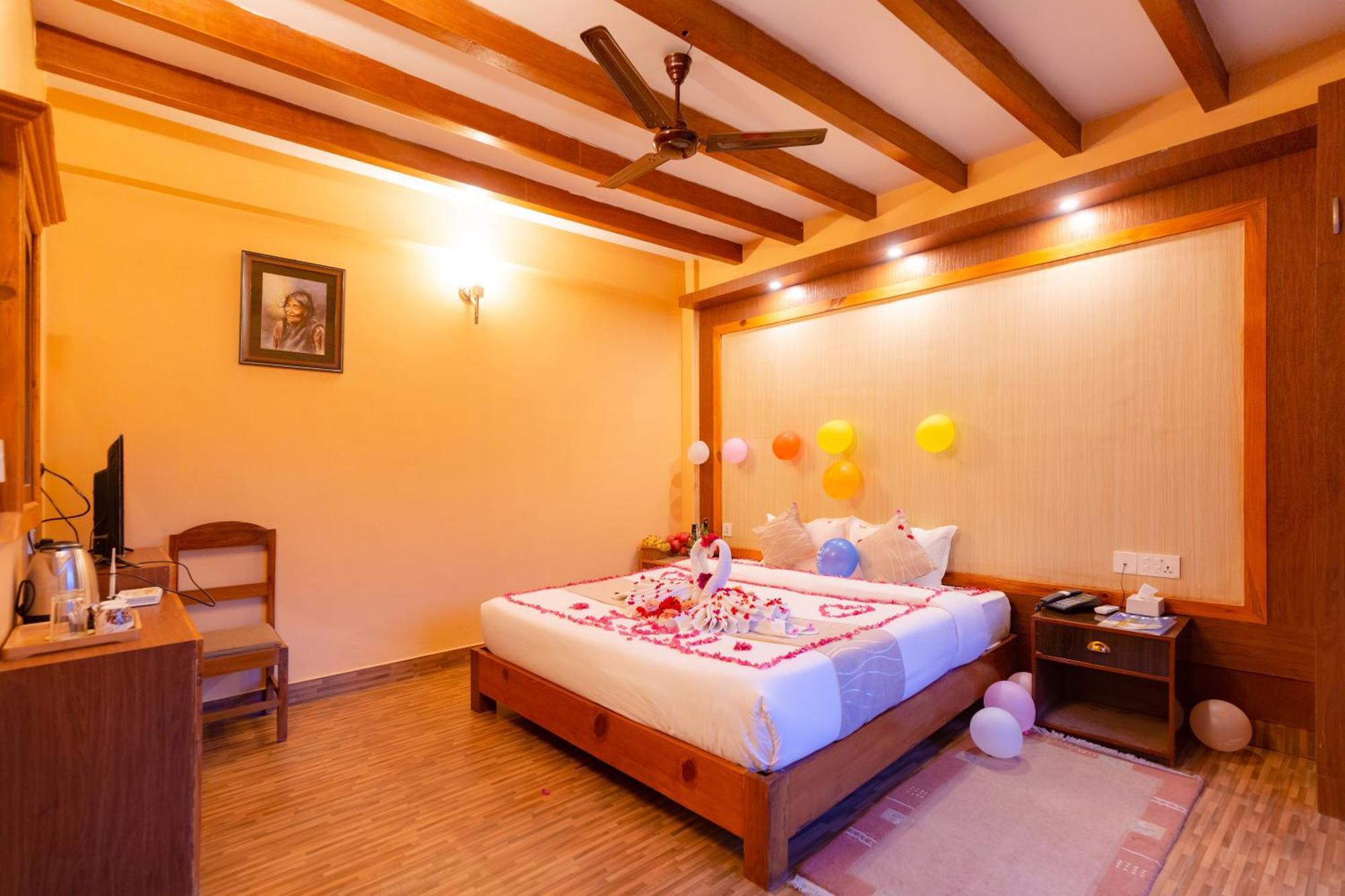 Paradise Boutique Hotel Pokhara Extérieur photo